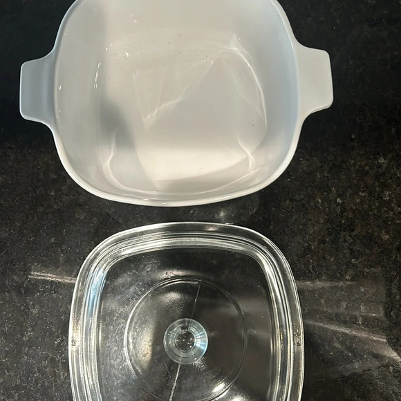 Corningware 1 1/2 – B 1 1/2 quart dish blue and white with clear lid square oven - Picture 3 of 4